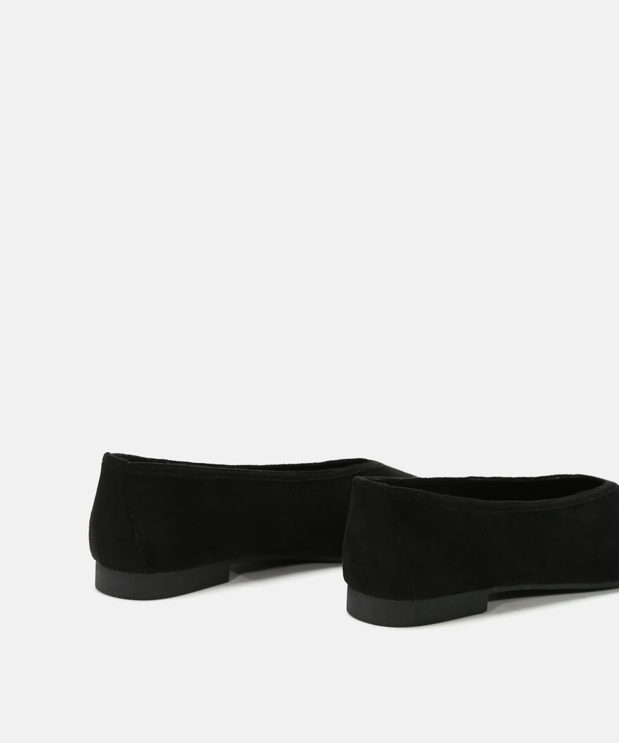 Sabrinas decote em bico image number null